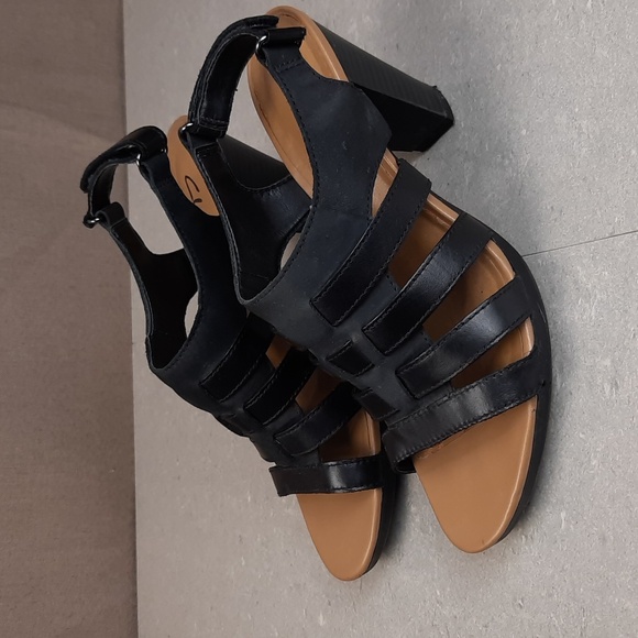 Clarks black leather woven upper heeled sandals, size 8.5 - Picture 1 of 12